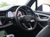 内装はシンプルに使い勝手を考え作られています。お車を運転する感覚をダイレクトに体感して頂けます。室内も広くロングドライブにも快適にお過ごしいただけます。