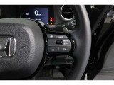 Hondaセンシングの機能のひとつ、アダプティブクルーズコントロール付!アクセルから足を離しても設定したスピードと前車との車間を保ち走行してくれます!車線維持もアシスト☆高速道路で疲労軽減ですね☆