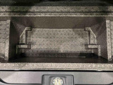 ラゲージデッキボードの下には大容量の収納ができる深底ラゲージアンダーボックス