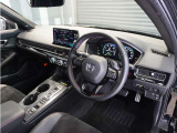 ◆視界広々で非常に運転しやすくロングドライブでも疲れを感じさせないすっきりとまとまったインパネ周りです。