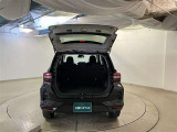 バックドアを上げた状態です。シートのアレンジ次第で荷室のスペースが変わります!用途に合わせて快適な室内を?