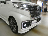 LEDヘッドライトです。デザイン性がよくとても明るいので、夜間の走行や悪天候でも安心です。しかも長寿命!