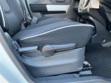 販売・買取・整備・保険・アフターケアまで、カーライフに必要なすべてをトータルサポート。車に関することを一括してお任せできるため、長く快適なカーライフをサポートさせていただきます。