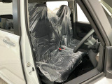 【運転席・助手席】内装ルームクリーニング済みです。しっかり綺麗にしていますので、是非、お確かめください。車に自信があるからこそ、是非一度ご来店頂き内外装も見てもらえると幸いです。