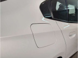 【デザインとの融合】BMWデザイナーが創り出したボディデザインを損なう事のない様に配置とデザインに拘っています。ドアノブについてもBMWの拘りに妥協はありません。