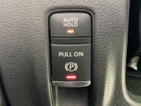 AUTO HOLDとパーキングブレーキの表示がまとまり、作動状況をランプで確認できる構成です。乗り降りの多い場面でも目に留まりやすく、操作内容を把握しやすいでしょう。