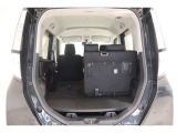 ■リヤシート■  分割可倒式です。必要な時に倒して、荷物を積み込むことができます。