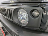 暗闇でも前方をくっきりと照らしてくれるライトです。夜の運転でも安心ですね。