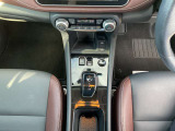電動車用のシフトになります。操作はとても簡単で、すぐに慣れていただけます。