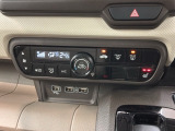 シートヒーターが付いています!寒い日に便利な装備ですね。