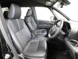 ゆったり室内で運転もしやすいです♪使い勝手の良い配置も考えられています!!