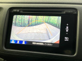 【バックカメラ】駐車時に後方がリアルタイム映像で確認できます。大型商業施設や立体駐車場での駐車時や、夜間のバック時に大活躍!運転スキルに関わらず、今や必須となった装備のひとつです