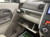 車両状態証明書修復歴の有無も一目瞭然。機能や内装・外装、走行距離、修復歴の有無をチェックし、クルマの状態を10段階にした車両状態証明書。数字や記号を使ってわかりやすく表示しています。
