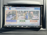 停車中にテレビの映像を視聴でき、休憩時間などのひとときを車内で過ごす際に便利です。見やすい画面で番組を楽しめる装備を、ぜひご活用ください。