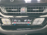 【左右独立型フルオートエアコン】運転席と助手席でそれぞれお好みの温度に設定可能。同乗者にも配慮した、快適な空調をお届け致します。