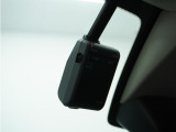 ◆ドライブレコーダー◆映像・音声などを記録する自動車用の装置です。 もしもの事故の際の記録はもちろん、旅行の際の思い出としてドライブの映像を楽しむことができます。