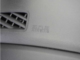 ◆助手席エアバッグ◆SRSエアバッグは、シートベルトだけでは防ぎきれない衝突時の衝撃から乗員を守るための安全装置。衝突時に瞬時に膨らみ、頭部や胸部がダッシュボードに直接衝突するのを防ぎます。