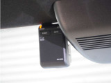 ◆ドライブレコーダー◆映像・音声などを記録する自動車用の装置です。 もしもの事故の際の記録はもちろん、旅行の際の思い出としてドライブの映像を楽しむことができます。