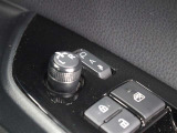ドアの施錠・解錠に連動してドアミラーが自動で格納・復帰するオート格納機能を搭載しています。