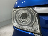 LEDヘッドライトは、点灯の瞬間から最大光量を発揮し、突然暗くなるトンネルなどでの安定感を高めます。