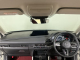 【前方視界】開放的な前方視界!運転がしやすく疲れにくいです♪窓が大きく、見通しがとっても良いおクルマですよ♪