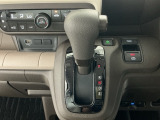 オートマチックシフトレバーは、手になじみ操作しやすい形状で安全運転にもつながります♪
