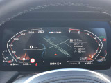 『運転』に対するBMWのこだわりはメーターパネルにも表れております。視野性の良いメーターパネルは疲労感の軽減と、運転の楽しさをもたらしてくれます。