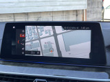 【純正ナビゲーション】BMWのナビゲーションは操作性も良く、詳細な地図情報と交通状況を見やすく表示し、快適なドライビングをサポートしながら目的地までナビゲートします。