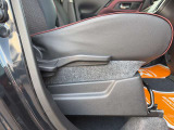 毎日過ごす運転席は要チェック。シートのへたり・擦れ、視界のイメージまで伝わる重要ポイント。