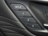運転席のパワーシートは3名様分までメモリー機能付きです。