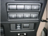 電動スライドドアは両側に装備しております〇