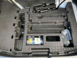 パンク修理剤とエアーコンプレッサーと車載工具も完備!!