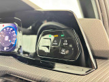 タッチコントロール。ライト機能やアシストシステムなどのスイッチを、指先で触れることによりスムーズに操作できます。