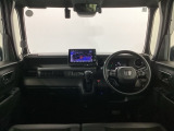 【前方視界】開放的な前方視界!運転がしやすく疲れにくいです♪窓が大きく、見通しがとっても良いおクルマですよ♪