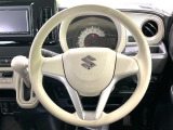 インテリアに合わせたデザインのステアリングは、運転される方のことも考え、運転しやすい形状、大きさです。是非一度、実際に触ってお確かめください。