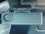 ◆【ドライブレコーダー】映像・音声などを記録する自動車用の装置です。もしもの事故の際の記録はもちろん、旅行の際の思い出としてドライブの映像を楽しむことができます。
