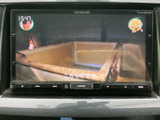 停車中に映像やテレビを視聴でき、待ち時間も車内で快適に過ごせます。画面表示が見やすく、日常の休憩やお出かけ先でのひとときにも活躍します。