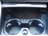 BMWの電子式シフトレバーはシンプル設計で機能的です。誤操作防止機能になっています。