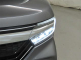 精悍な目つきのLEDヘッドランプを装備しております。