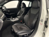 スポーツシートはサポートも良く長時間運転しても疲れません。