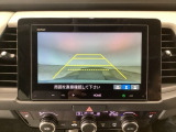 【バックカメラ】運転が苦手な方も車庫入れラクラクです!ギアをリバースに入れれば自動的に切り換わりますので、面倒な操作は不要です♪狭い駐車場もお車を傷つけず安心ですね!