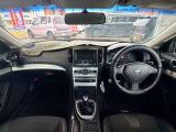 ブラックを基調としたスタイリッシュな車内空間になっています♪