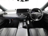 上質で落ち着いた印象のインパネ。視界も広々で運転しやすいです。