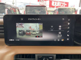 もしもの時に自分の身を守るためにも、あると嬉しいドライブレコーダーです。走行中の前方と後方の映像を記録しますので、事故の映像等、いざという時に役に立ちます。
