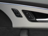 運転席メモリーとドアロックスイッチ