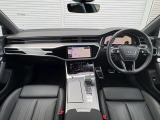 スタイリッシュな運転席で乗るたびに所有する喜びを感じることができます。