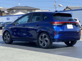 車線逸脱防止支援システム,車両が車線をはみ出す可能性がある場合に警報音と警告表示と共に車線内に戻すようにハンドル操作をサポートしてくれます。