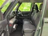 運転席からの視界は広く、周囲の状況を把握しやすい設計。安全運転をサポートします。