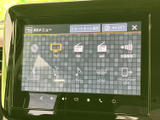 AVメニューに各種の音源や接続項目が並び、使いたい機能を画面から選びやすい構成です。ラジオや外部機器との連携など、日々の移動中に音楽を楽しむ際にも活用いただけます。