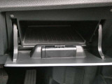 運転席側インパネ右下の収納スペースです。